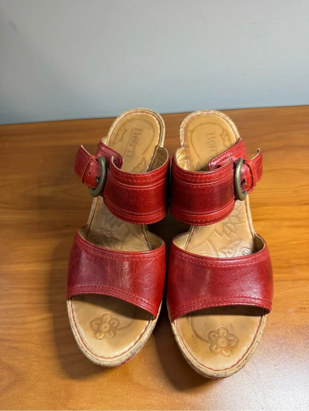 Born Red Leather Slip On Wedge Heel Sandal Gold Buckle Detail Comfort‎ 9/40.5